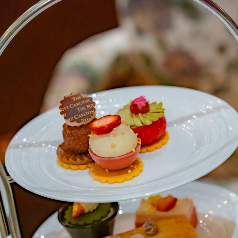 ザ ロビーラウンジ／ザ・リッツ・カールトン大阪のストロベリーアフタヌーンティーのスタンド1段目画像