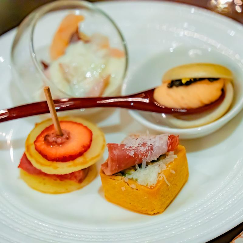 ザ ロビーラウンジ／ザ・リッツ・カールトン大阪のストロベリーアフタヌーンティーのスタンド3段目画像