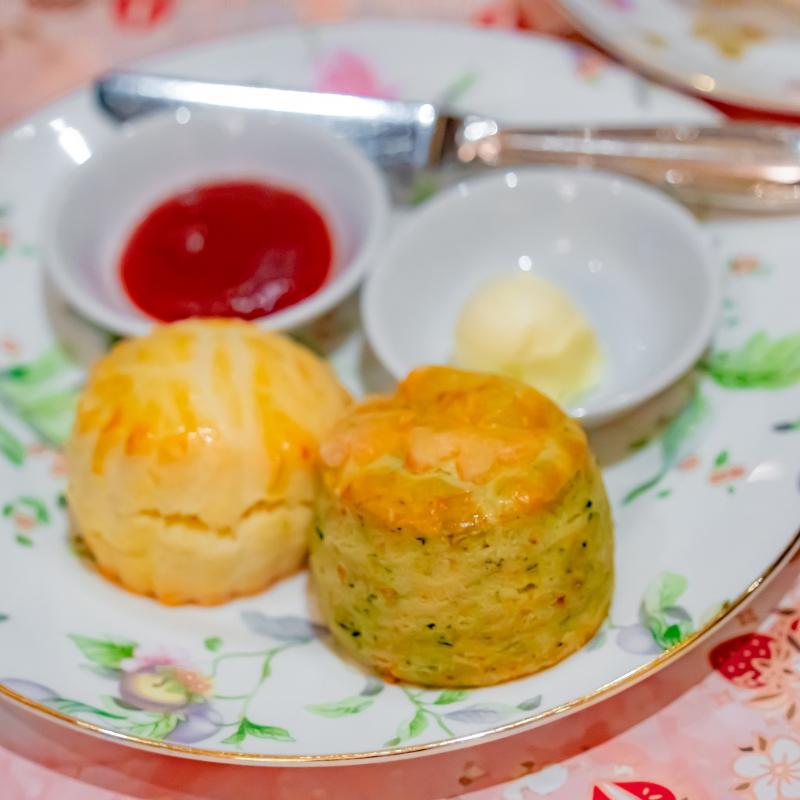 ザ ロビーラウンジ／ザ・リッツ・カールトン大阪のストロベリーアフタヌーンティーのスタンドその他プレート1画像