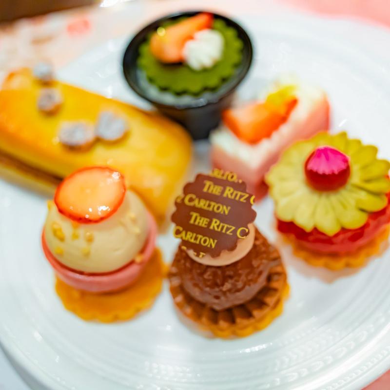 ザ ロビーラウンジ／ザ・リッツ・カールトン大阪のストロベリーアフタヌーンティーのスイーツ画像