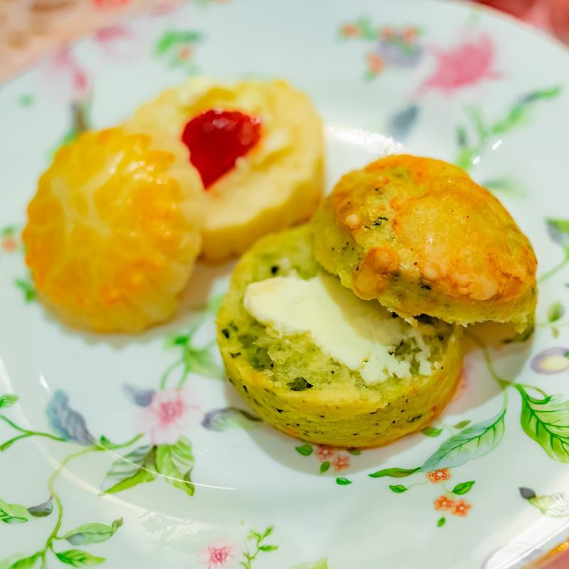 ザ ロビーラウンジ／ザ・リッツ・カールトン大阪のストロベリーアフタヌーンティーのスコーン画像