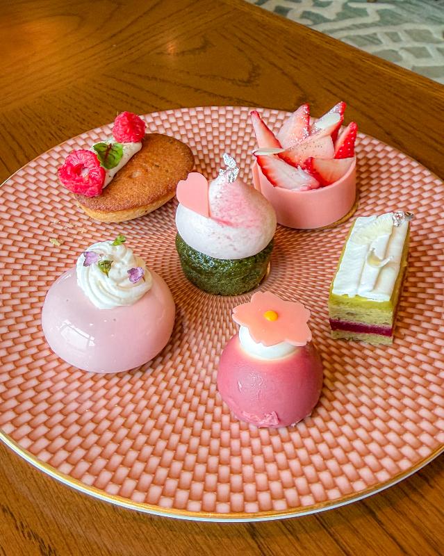 オリエンタルラウンジ／マンダリン オリエンタル 東京の桜アフタヌーンティーのスイーツ画像