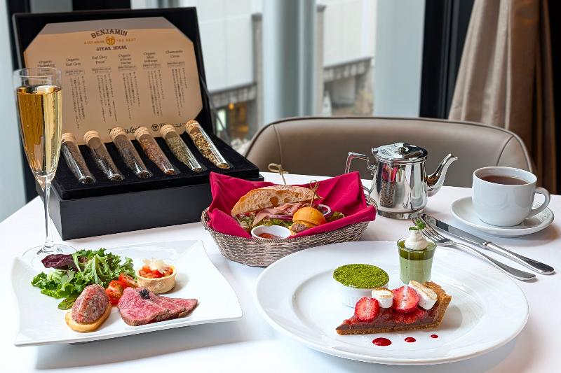 抹茶カクテル付き 季節のアフタヌーンティーの画像1