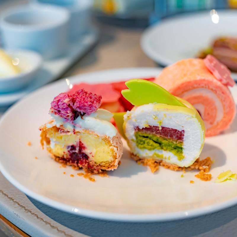 メゾンマルノウチ／フォーシーズンズホテル東京丸の内の桜アフタヌーンティーのスイーツ追加2画像