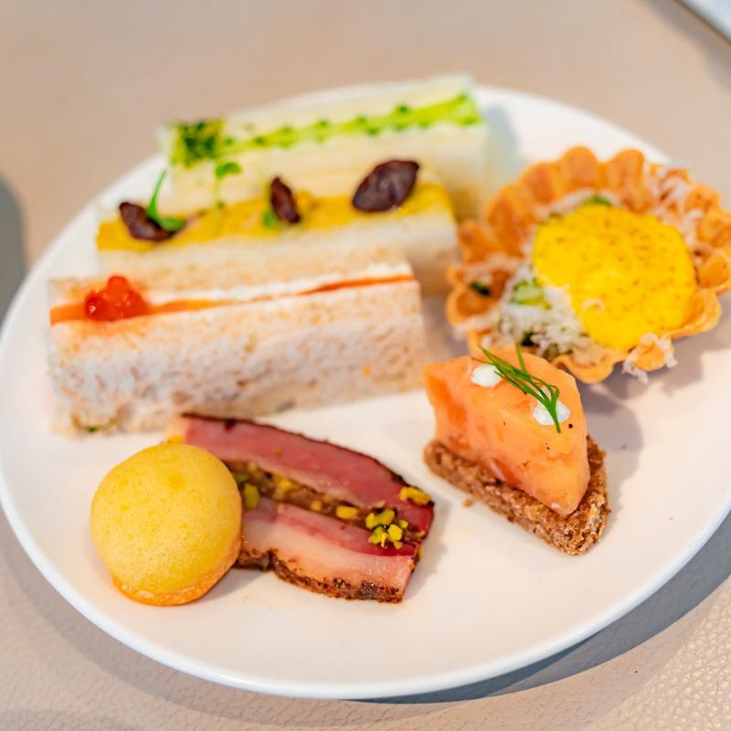 メゾンマルノウチ／フォーシーズンズホテル東京丸の内の桜アフタヌーンティーのセイボリー画像