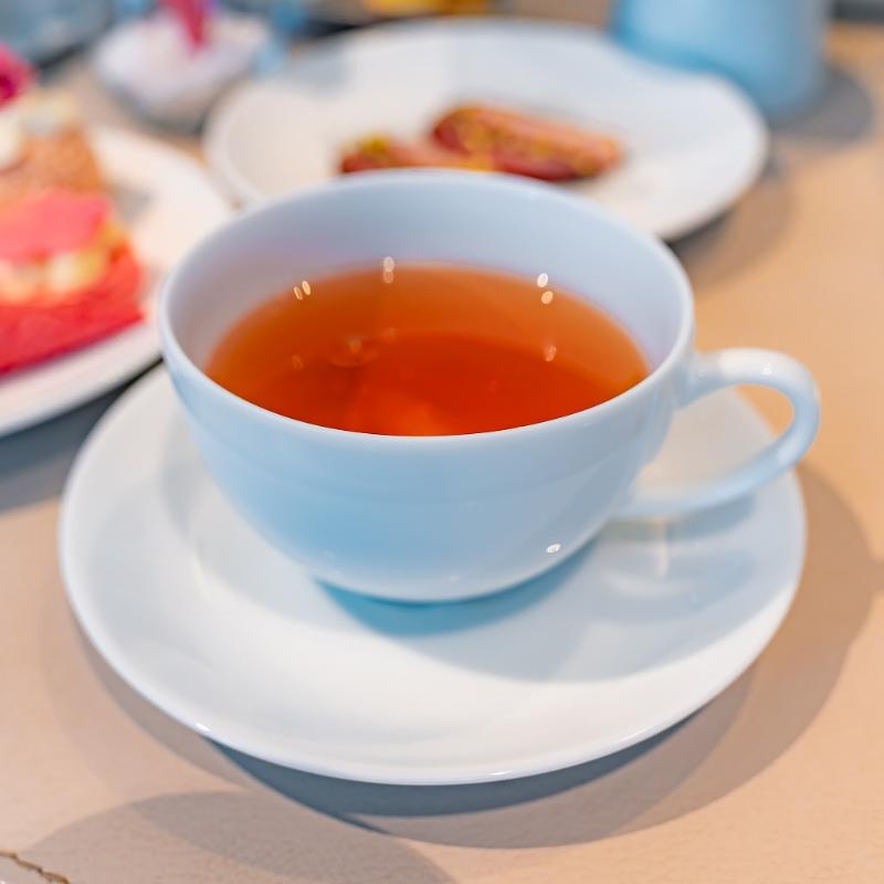 メゾンマルノウチ／フォーシーズンズホテル東京丸の内の桜アフタヌーンティーの飲み物画像