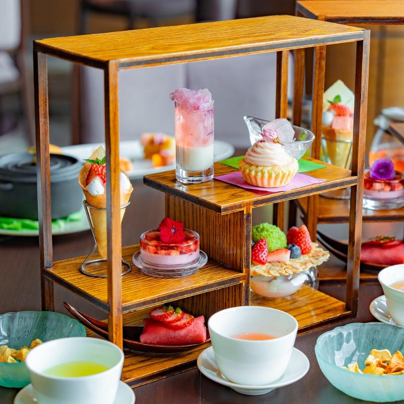 チャイナシャドー／ストリングスホテル東京インターコンチネンタルの桜いちごチャイニーズアフタヌーンティーのスタンド画像