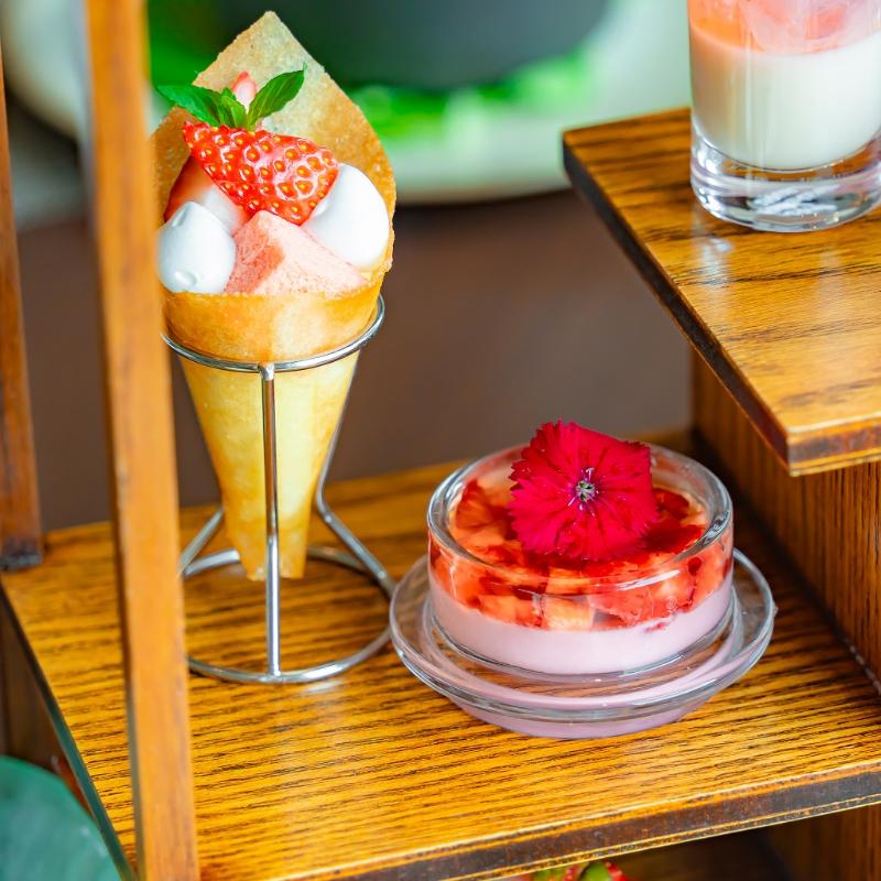 チャイナシャドー／ストリングスホテル東京インターコンチネンタルの桜いちごチャイニーズアフタヌーンティーのスタンド2段目画像