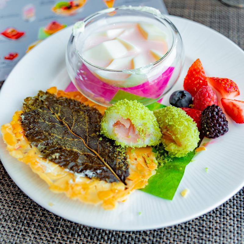 チャイナシャドー／ストリングスホテル東京インターコンチネンタルの桜いちごチャイニーズアフタヌーンティーのスイーツ追加2画像