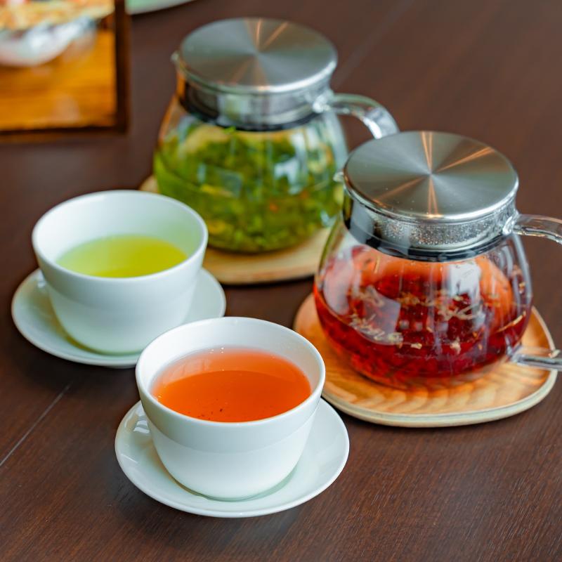 チャイナシャドー／ストリングスホテル東京インターコンチネンタルの桜いちごチャイニーズアフタヌーンティーの飲み物画像