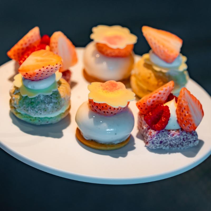 JWラウンジ／JWマリオット・ホテル東京のJWストロベリーアフタヌーンティー ～白苺と桜～のスタンド1段目画像