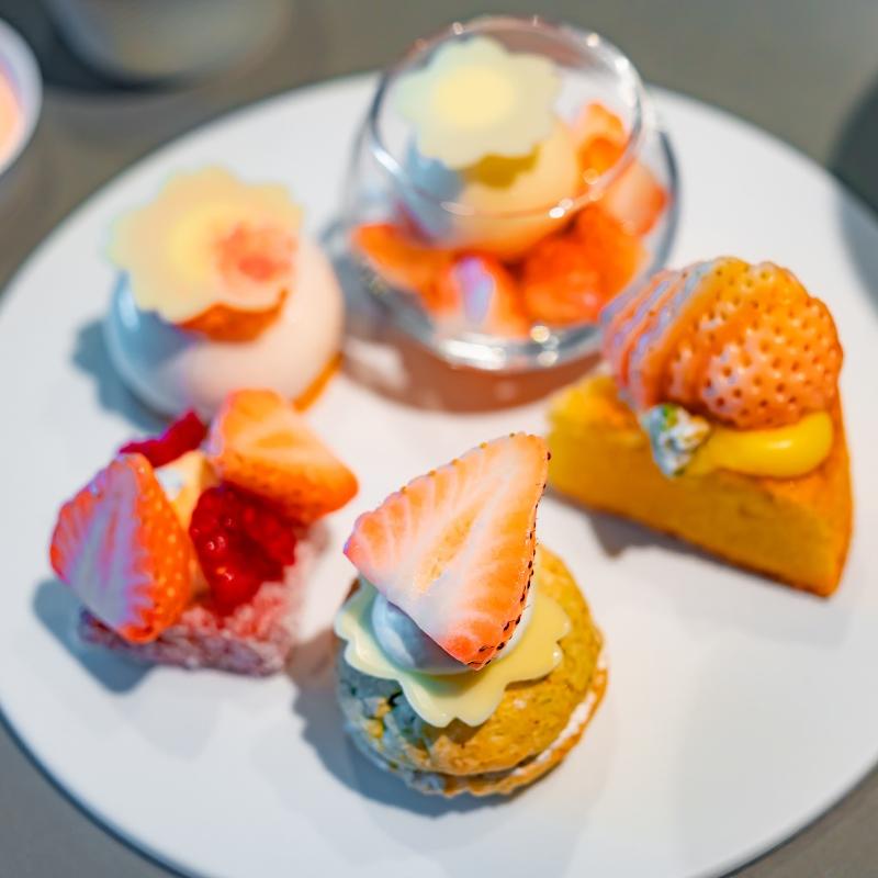 JWラウンジ／JWマリオット・ホテル東京のJWストロベリーアフタヌーンティー ～白苺と桜～のスイーツ画像