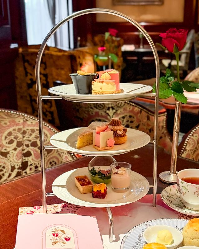 ザ ロビーラウンジ／ザ・リッツ・カールトン大阪のアフタヌーンティー「さくら&ストロベリー ロワイヤル」のスタンド画像