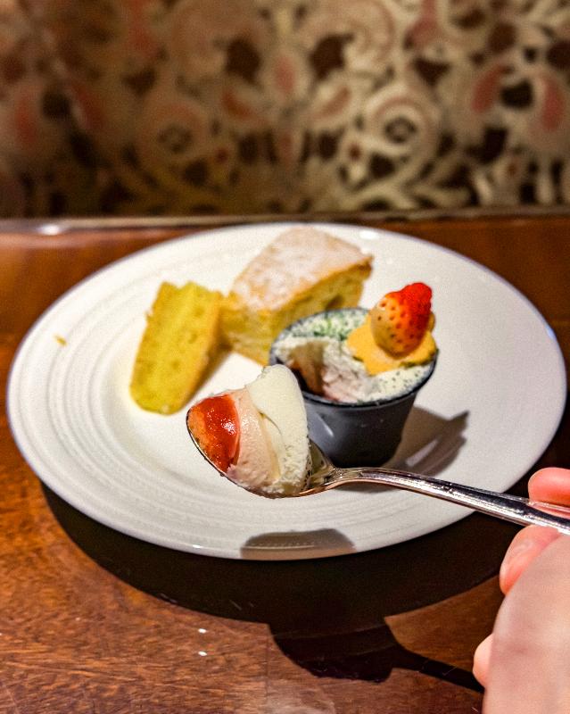 ザ ロビーラウンジ／ザ・リッツ・カールトン大阪のアフタヌーンティー「さくら&ストロベリー ロワイヤル」のスイーツ追加2画像