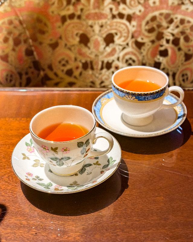 ザ ロビーラウンジ／ザ・リッツ・カールトン大阪のアフタヌーンティー「さくら&ストロベリー ロワイヤル」の飲み物画像