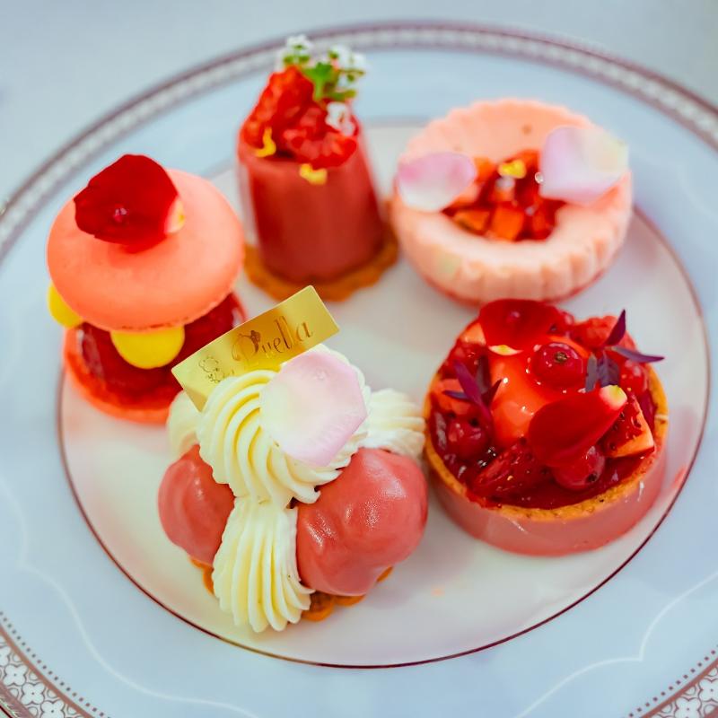 Puellaのローズリボン・ジュエルアフタヌーンティー オリジナルスタンドのスイーツ画像