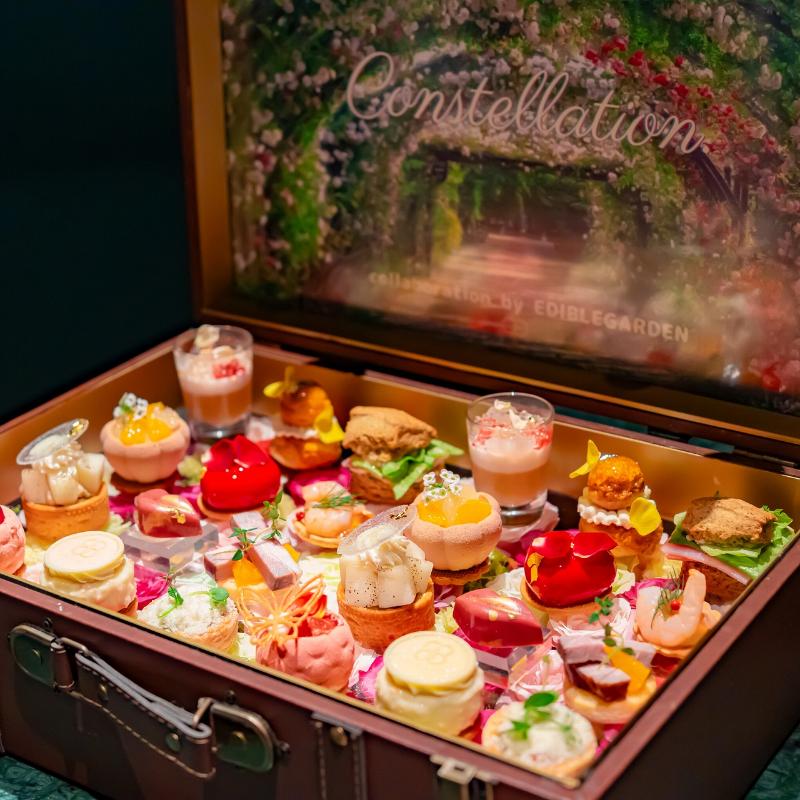 Constellation.のトランク型 Rose Garden Tea Selection ― 香りは、記憶に咲く ―のスタンド画像