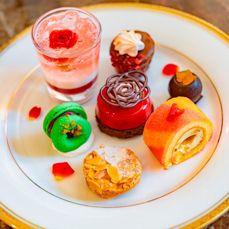 ロビーラウンジ　ラ・テラス／ホテルニューグランドの薔薇のアフタヌーンティーのスイーツ画像