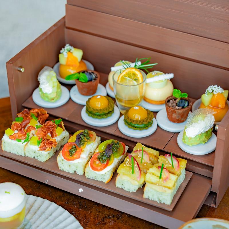 NiNi／1 Hotel Tokyoのラ・ベル・ヴィ アフタヌーンティー - 初夏コレクションのスタンド1段目画像