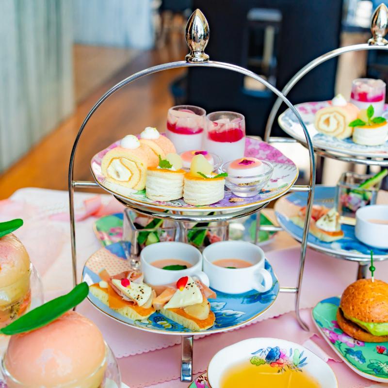 オールデイダイニング ハーモニー／ザ ロイヤルパークホテル アイコニック 東京汐留のAFTERNOON TEA with “SIROCCO”「ピーチ」のスタンド画像
