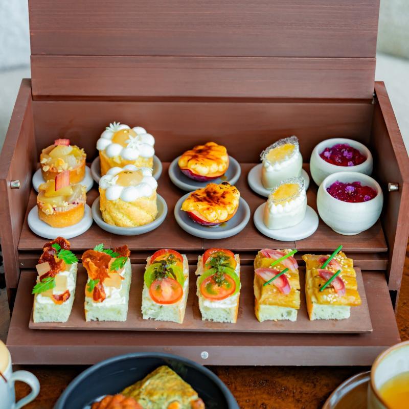 NiNi／1 Hotel TokyoのLa Belle Vie Afternoon Tea ～桃のアフタヌーンティー～のスタンド1段目画像