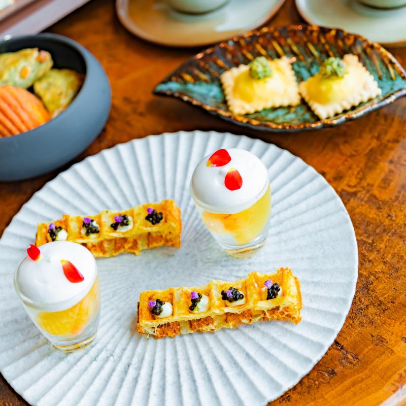 NiNi／1 Hotel TokyoのLa Belle Vie Afternoon Tea ～桃のアフタヌーンティー～のスタンド2段目画像