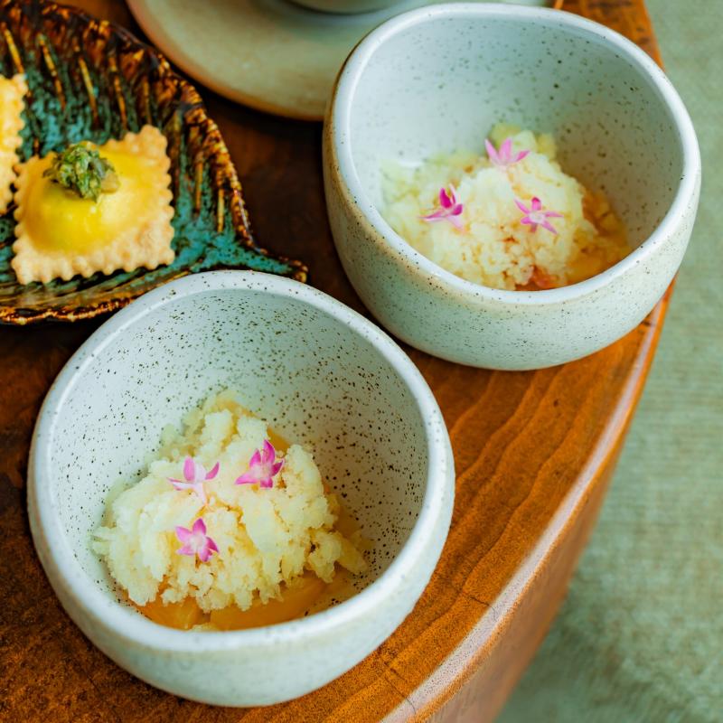 NiNi／1 Hotel TokyoのLa Belle Vie Afternoon Tea ～桃のアフタヌーンティー～のスタンド3段目画像
