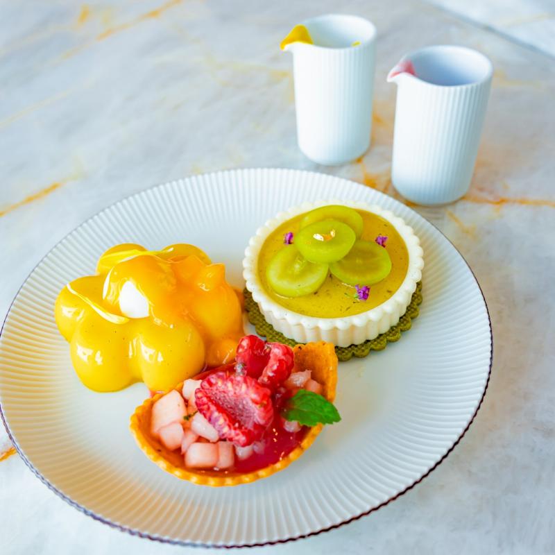 ピークラウンジ／パークハイアット東京のフレイバー オブ サマー アフタヌーンティーのスイーツ画像