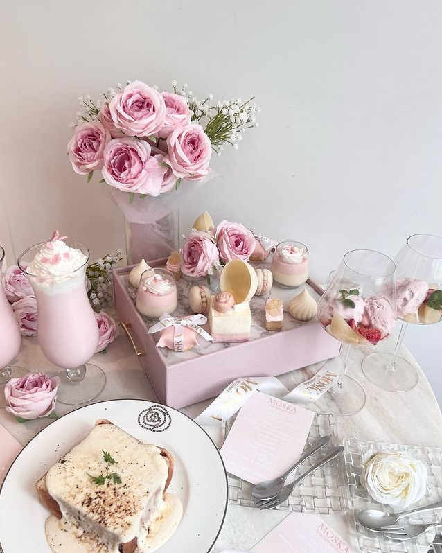 TeaDropTime管理者のPINK WHITE ROSE GARDEN Afternoontea画像2