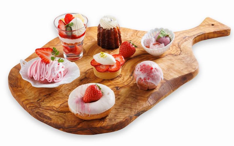 〜おしゃピク春色アフタヌーンティー〜。桜と苺の春色スイーツ＆お花見重のセイボリーを、ピクニック感覚での画像2