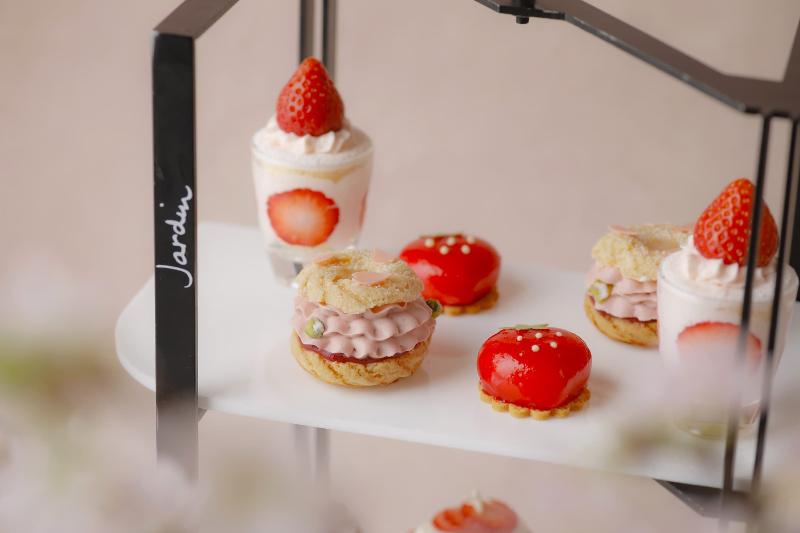 桜舞うストロベリーアフタヌーンティーの画像2