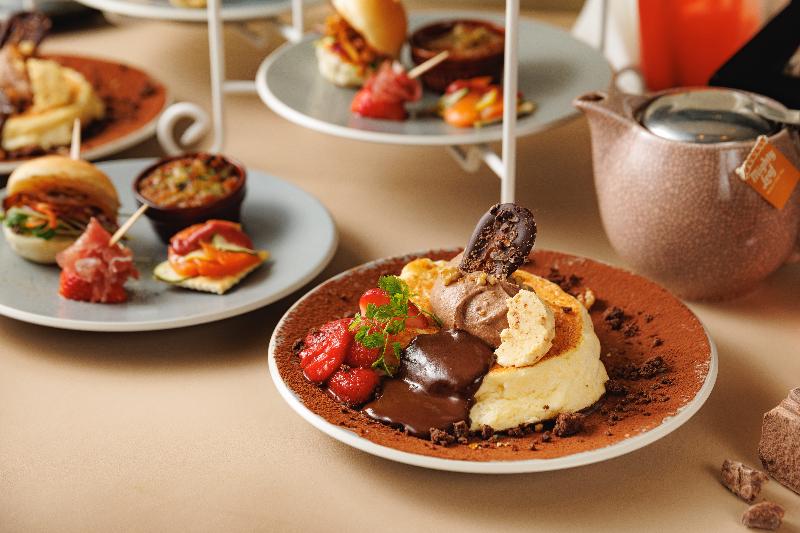 Minimalチョコレートと苺のアフタヌーンティーの画像2