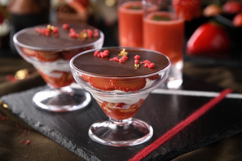 【新宿プリンスホテル】「レッド・ブラック・ホワイト」の３色スイーツをご堪能Strawberry＆Chocolate Afternoon Teaを販売の画像3