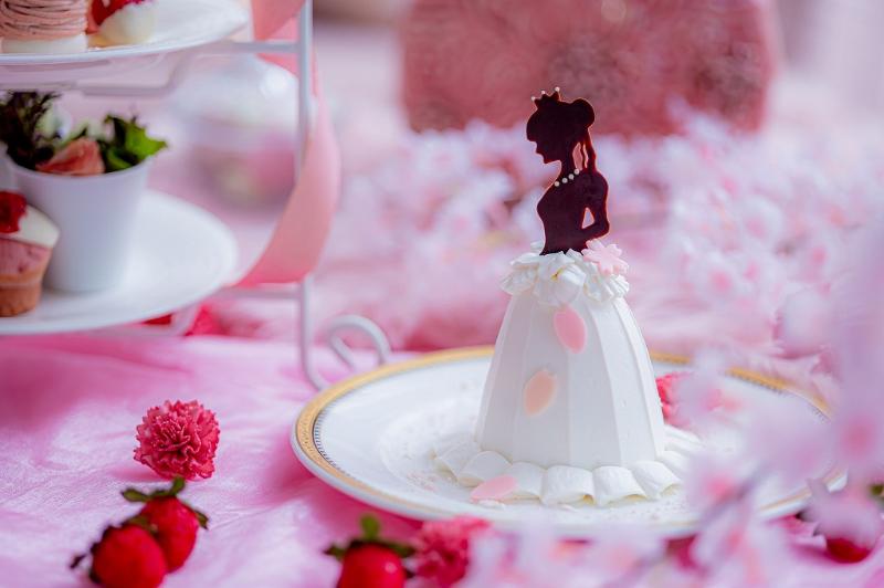 王妃マリーアントワネットをテーマにしたプリンセスドレスケーキや‟苺”と‟桜”のスイーツを楽しめる！の画像3