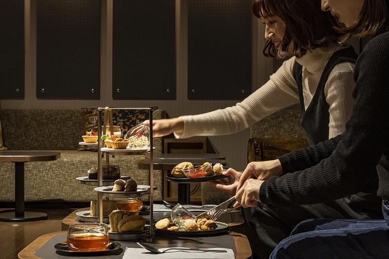 お好みのスイーツを選んでご自分でハイティースタンドに盛り付けられる【ANYTHING AFTERNOON TEA】が販売開始の画像3