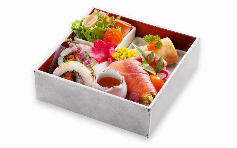 〜おしゃピク春色アフタヌーンティー〜。桜と苺の春色スイーツ＆お花見重のセイボリーを、ピクニック感覚での画像3