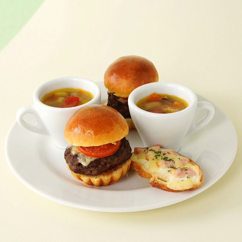 【ザ ロイヤルパークホテル 京都四条】真っ赤な苺を存分に味わう期間限定スイーツ「あまおう苺のアフタヌーンティー2023」販売開始の画像4