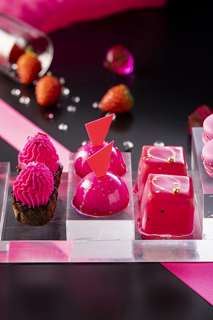 欲張りなあなたのためのご褒美ディナー "ALL for ME “ オールピンクのハッピーでいちご尽くしのスイーツの画像4