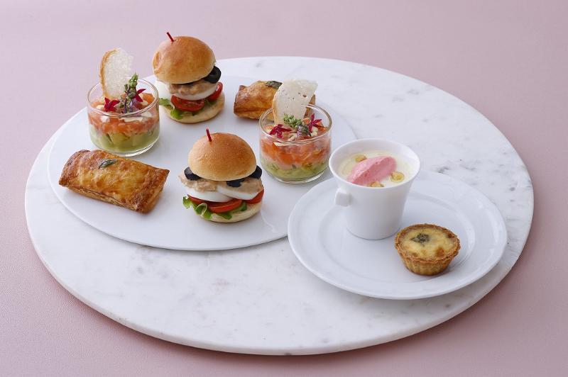 ストロベリーアフタヌーンティー with LADURÉE～マリー・アントワネットの世界～の画像4