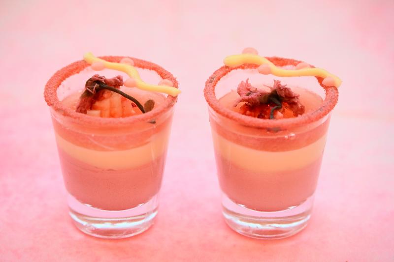 桜と苺が織りなすスプリングアフタヌーンティーの画像4