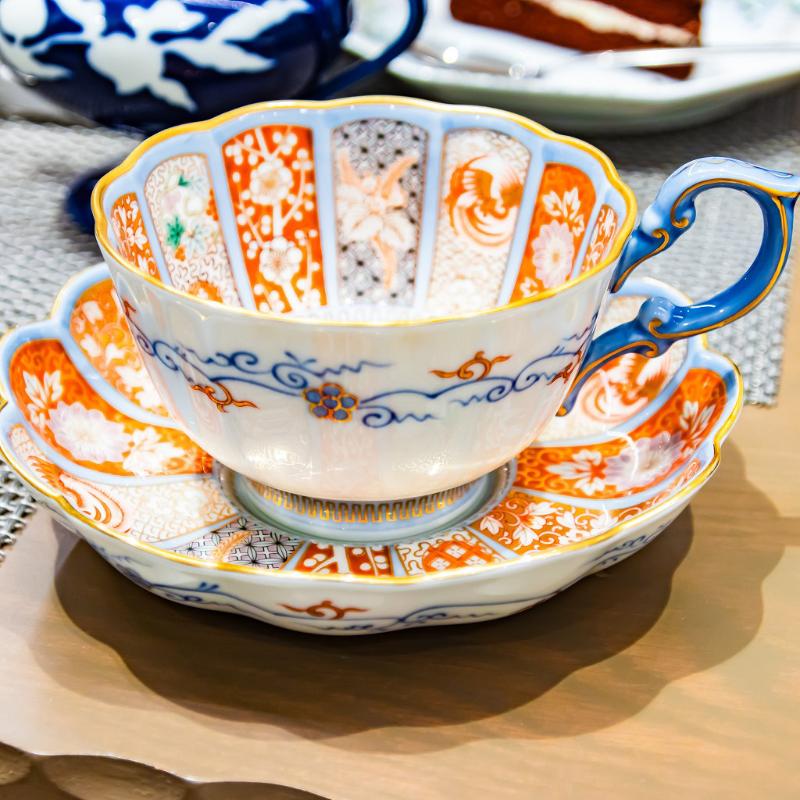 染錦金彩鳳凰 菊割紅茶碗皿の画像1